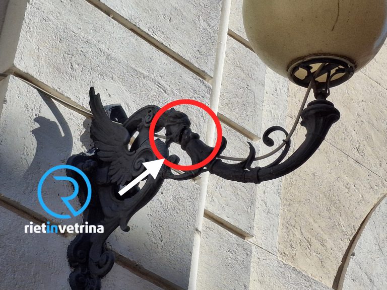 SEI TU IL REPORTER di Rietinvetrina – “Lampada spezzata e pericolante in piazza del Comune a Rieti”