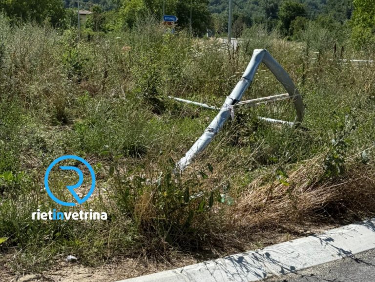 SEI TU IL REPORTER di Rietinvetrina – “ANAS intervenga nella rotatoria di Grisciano. L’erba non fa più vedere gli incroci”