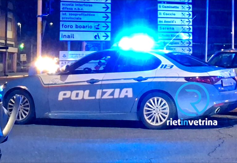 Si incontrano per riconsegnare il figlio: uomo aggredisce violentemente la ex. Lei registra l’aggressione. Fermato dalla Polizia