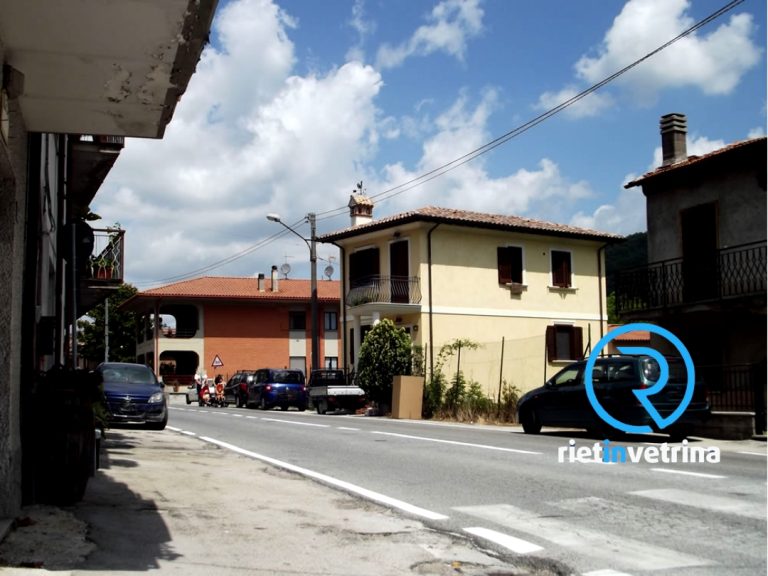 Nella notte scarica elettrica a Casette brucia elettrodomestici e lascia le case al buio