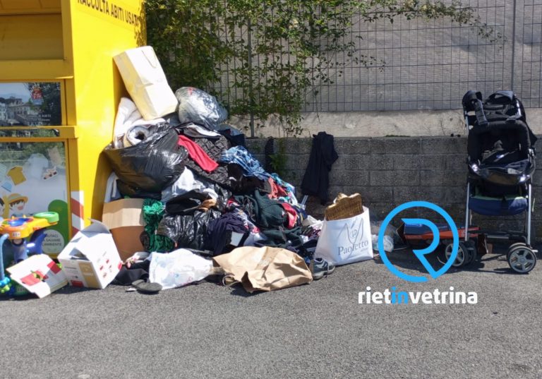 SEI TU IL REPORTER di Rietinvetrina – Marco: “Segnalo il degrado della raccolta abiti in via Renzo De Felice a Campoloniano”
