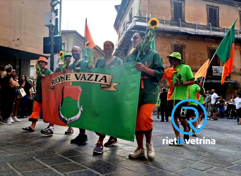 50 anni dopo Vazia torna alla Festa del Sole e conquista l’argento alla Sfilata dei Rioni