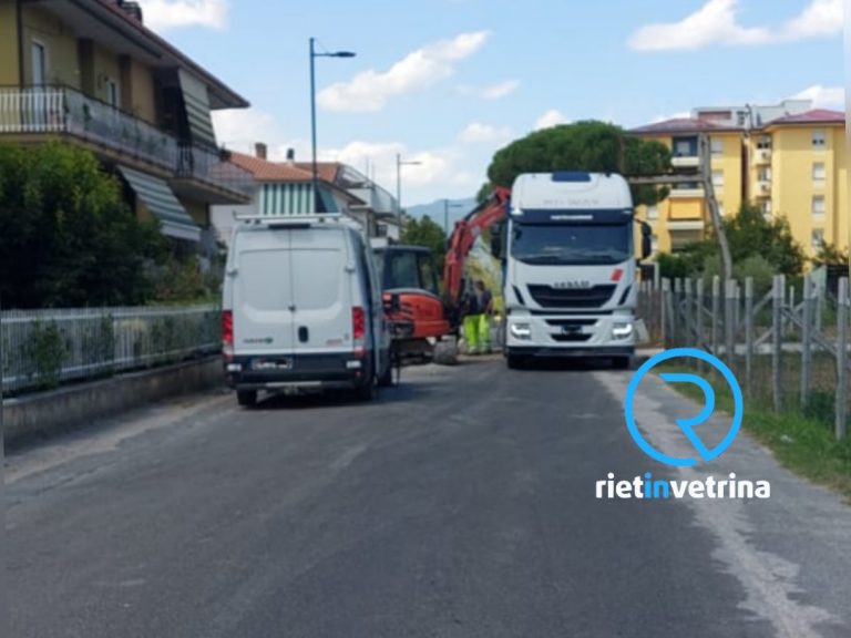 Perdita di acqua in via Lama, abitazioni a secco