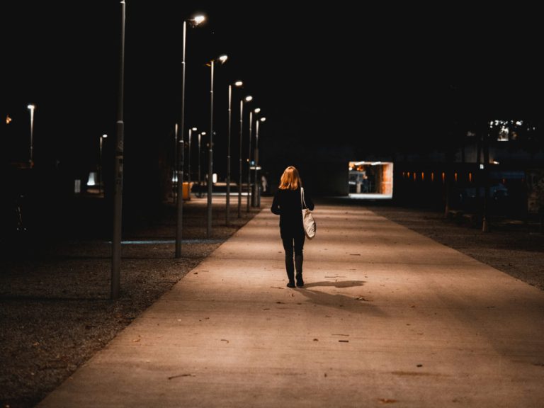 “Ti accompagno a casa”: approvato dalla Giunta il progetto della Coop. Sociale “Il Volo” a tutela delle donne