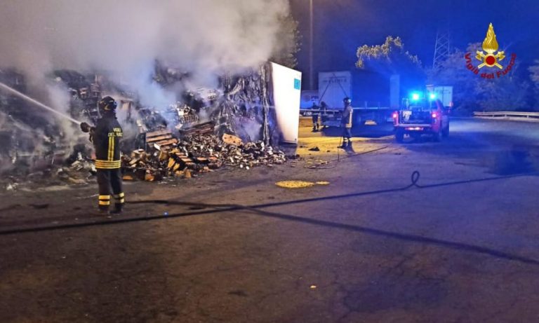Autocisterna in fiamme: bloccata A1 dal Casello di Fiano a Castelnuovo di Porto