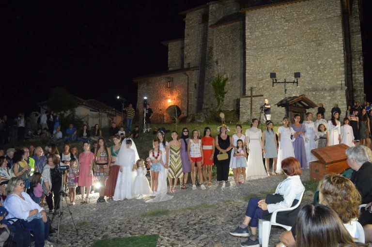 La 4ª sfilata a largo Betlemme in memoria di Carla. Emozioni a Greccio con “La Cappelletta”