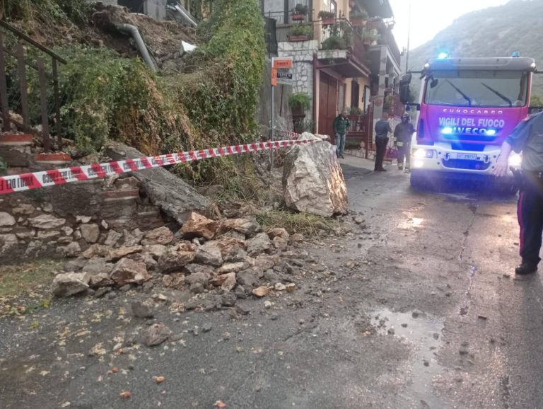 Massi sulle abitazioni di Prime Case: evacuati i residenti