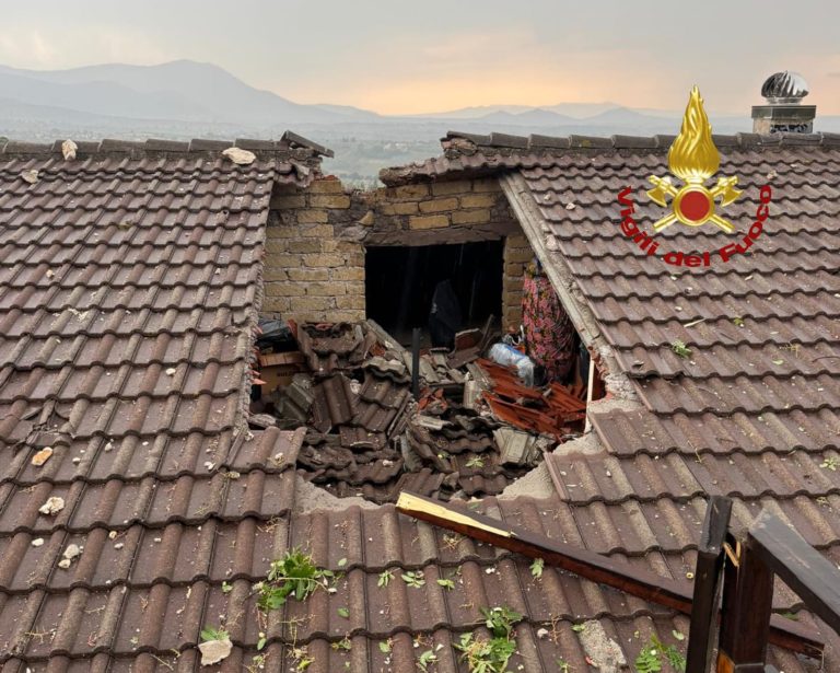 Frana a Prime Case di Fara Sabina, sgomberate 12 famiglie – LE FOTO DEL DISASTRO