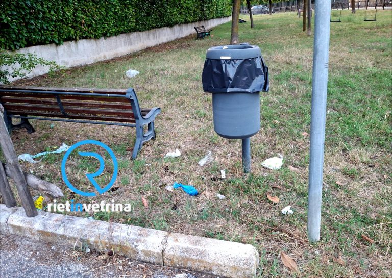 SEI TU IL REPORTER di Rietinvetrina – “Maleducazione a non finire. Parco di largo Stame pieno di rifiuti a terra”