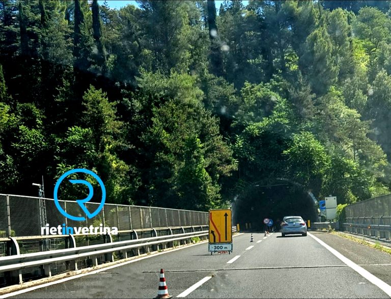 Chiusa una corsia della Galleria Sant’Antonio al Monte