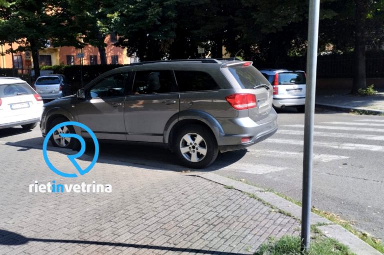 SEI TU IL REPORTER di Rietinvetrina – “Ancora auto posteggiate sulle strisce pedonali. Qui viale Fassini”