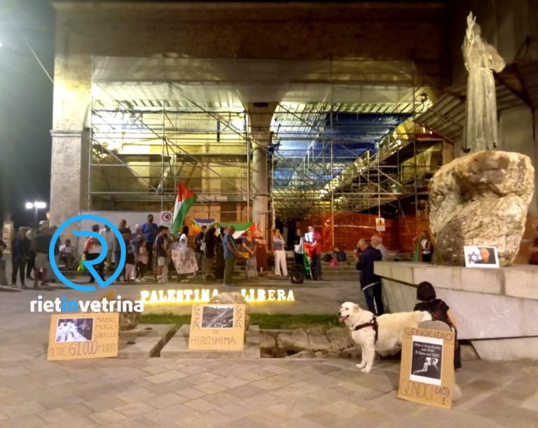 Decine di persone al sit-in di Rieti per la Pace a Gaza. Presente anche il vescovo Piccinonna