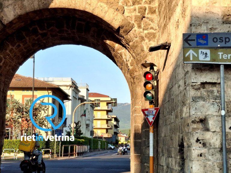 SEI TU IL REPORTER di Rietinvetrina – “I semafori di Porta d’Arce durano troppo poco, soprattutto quello dentro le mura”