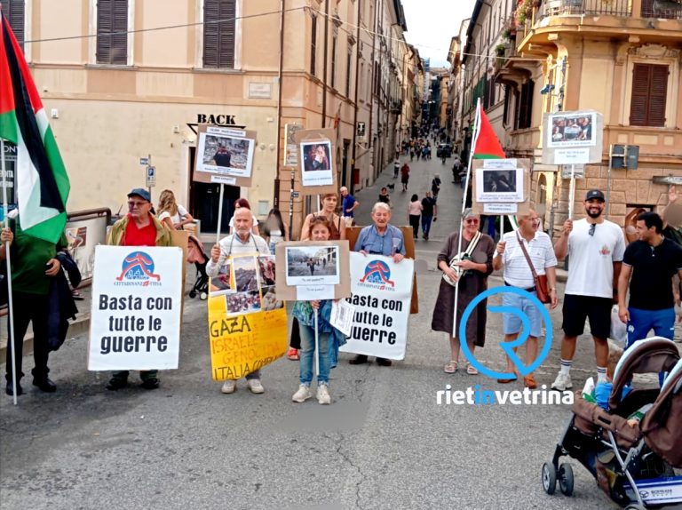 No alle guerre. Cittadinanzattiva Rieti manifesta su Ponte Romano