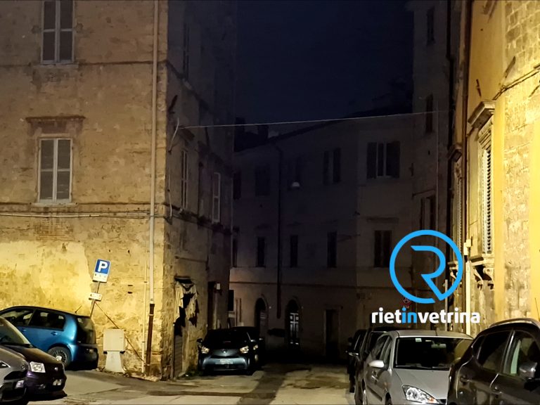 Blackout Rieti, in centro storico tratto di via Garibaldi senza illuminazione