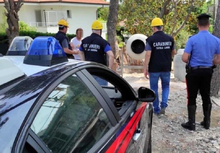 Ditta per il rifacimento stradale faceva lavorare gli operai sotto al sole in orario non consentito: Denunciato il titolare