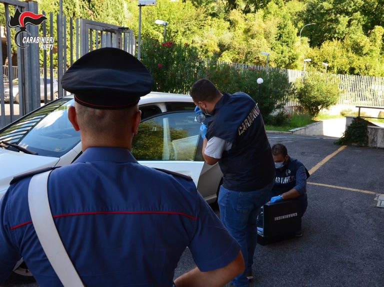 Va in farmacia e con la scusa di dover acquistare medicinali ruba 200 euro