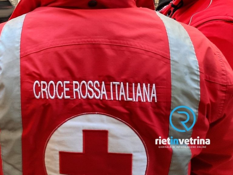 Uomo si accascia, volontaria Croce Rossa lo salva praticandogli manovre RCP