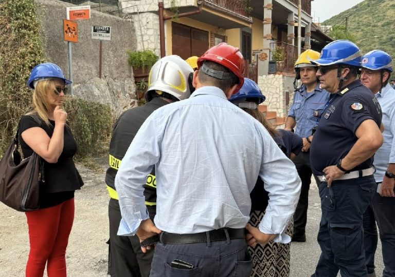 Frana Prime Case, il sindaco Cuneo incontra la cittadinanza. Nel pomeriggio effettuato sopralluogo col prefetto Niglio