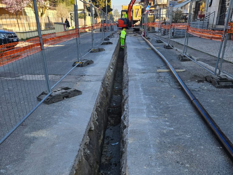 Via Martiri delle Fosse Reatine senza acqua per un guasto durante i lavori per il nuovo tratto di acquedotto