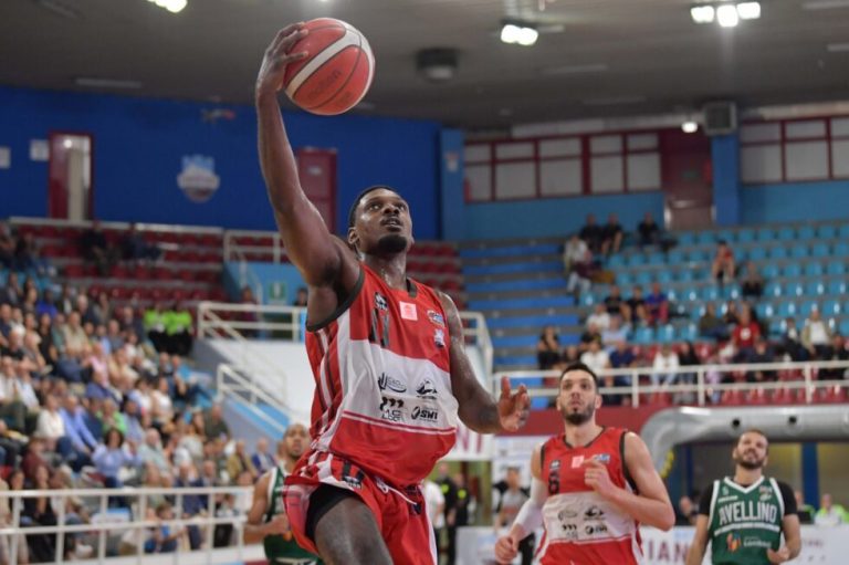 Avellino si prende la vittoria al PalaSojourner per 60-72
