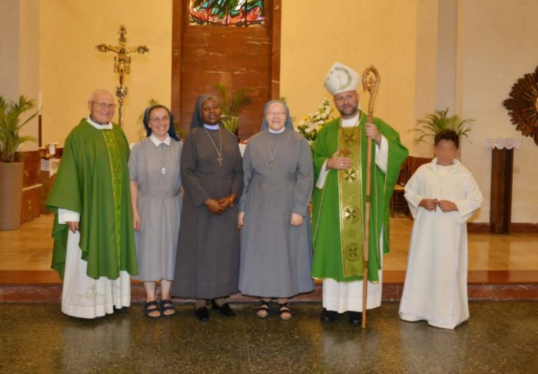 Il vescovo Piccinonna celebra il 25° della professione religiosa di Sr. Augustine Nwaeze