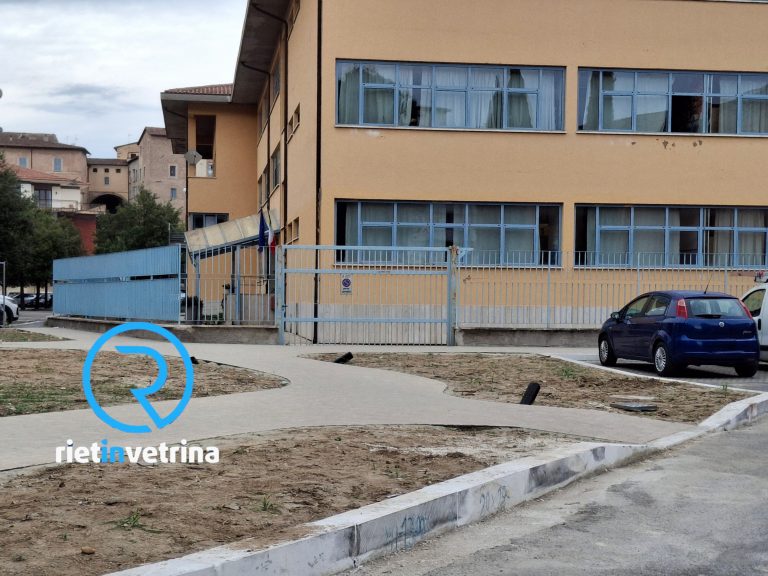 Cancello Minervini, Chiarinelli: “Nessun errore. In caso di evacuazione maggiore sicurezza nell’uscita sui marciapiedi anziché tra le automobili”