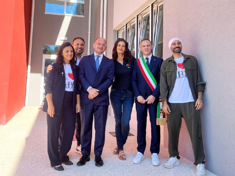 Primo giorno di scuola, commissario Castelli: “Dove c’è scuola c’è vita. Non solo muri, ma servizi e futuro”