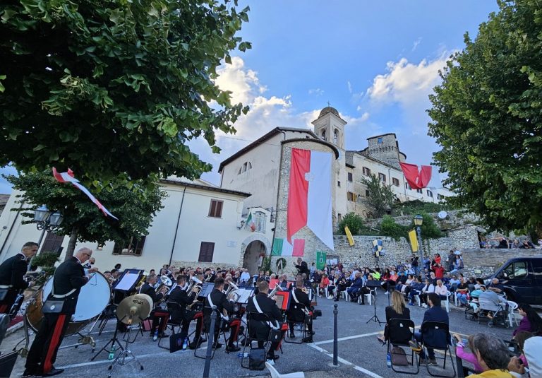 La Fanfara dei Carabinieri incanta Ornaro Alto (Torricella in Sabina)