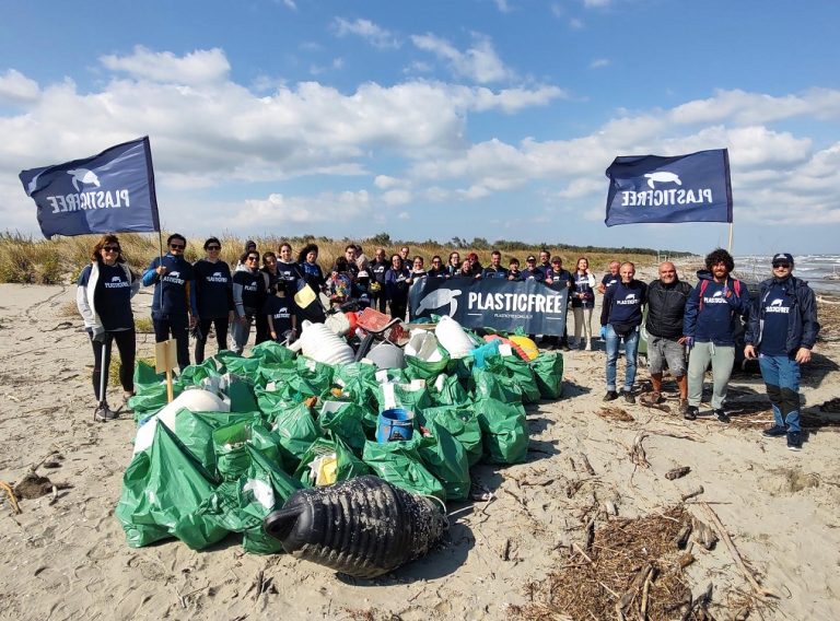 Lazio, nel fine settimana rimosse oltre 5 tonnellate di plastica e rifiuti dai volontari Plastic Free