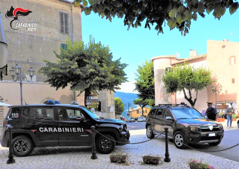 Donna scappa all’alt dei carabinieri, uomo trovato alla guida drogato