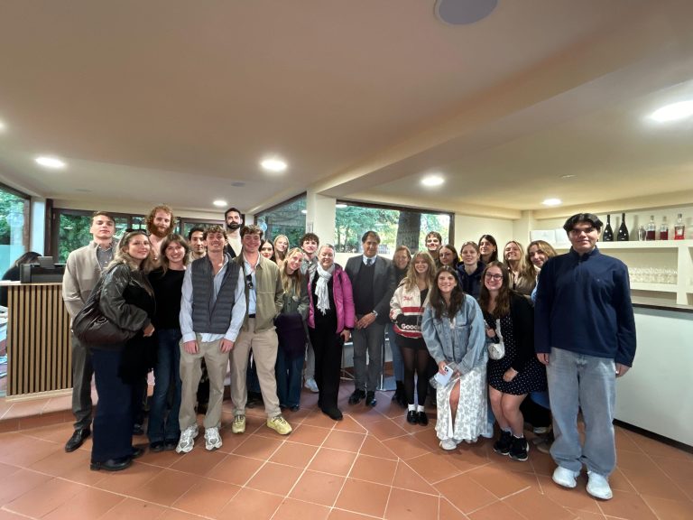 L’assessore Fabio Nobili accoglie i 20 studenti dell’American University of Rome in visita a Rieti