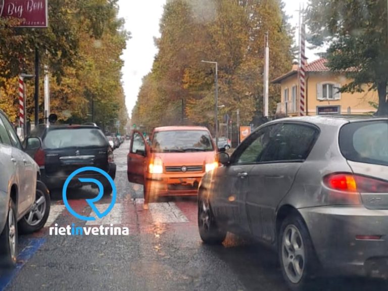 Contromano in viale Maraini. Rischiato un frontale