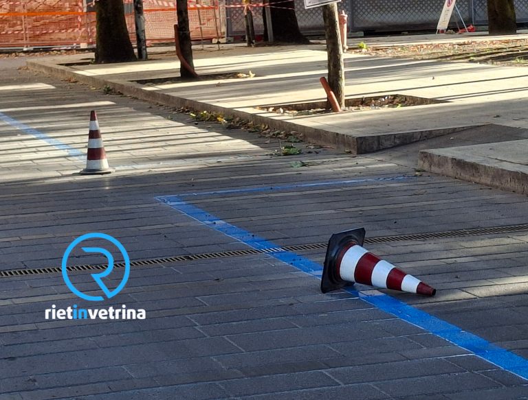 In corso il rifacimento delle strisce blu in piazza Oberdan e via Potenziani.  Si avvicina l’attivazione della sosta con ticket
