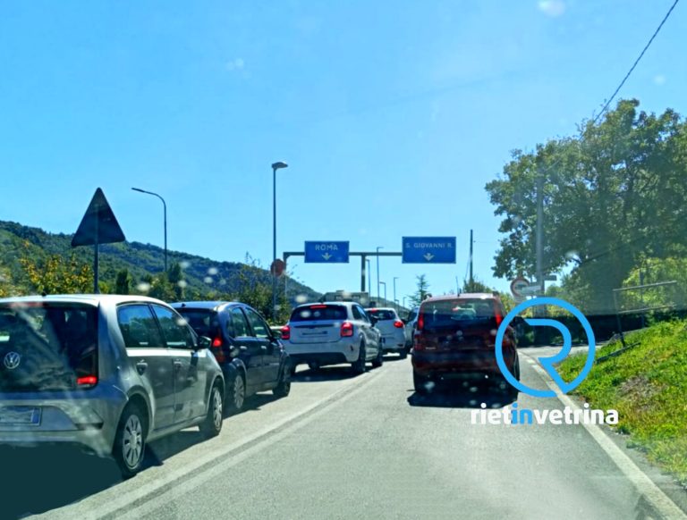Incidente Salaria per Roma, traffico deviato: lunghe code e macchine verso Belmonte