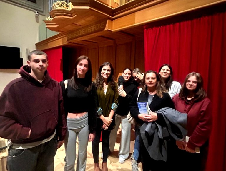 Gli studenti del Convitto IPSSEOA Rieti incontrano Costanza DiQuattro: un viaggio tra letteratura, memoria e cultura – LE FOTO