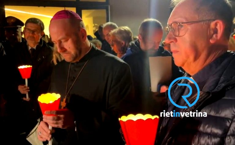 ►VIDEO – Fiaccolata a Contigliano in memoria di Raffaele Marianella, autista ucciso sulla Rieti – Terni