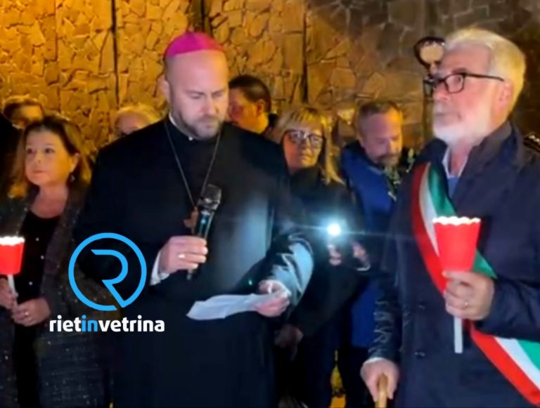Fiaccolata per Raffaele Marianella, vescovo Piccinonna: “Signore sii Padre di consolazione per la sua famiglia”