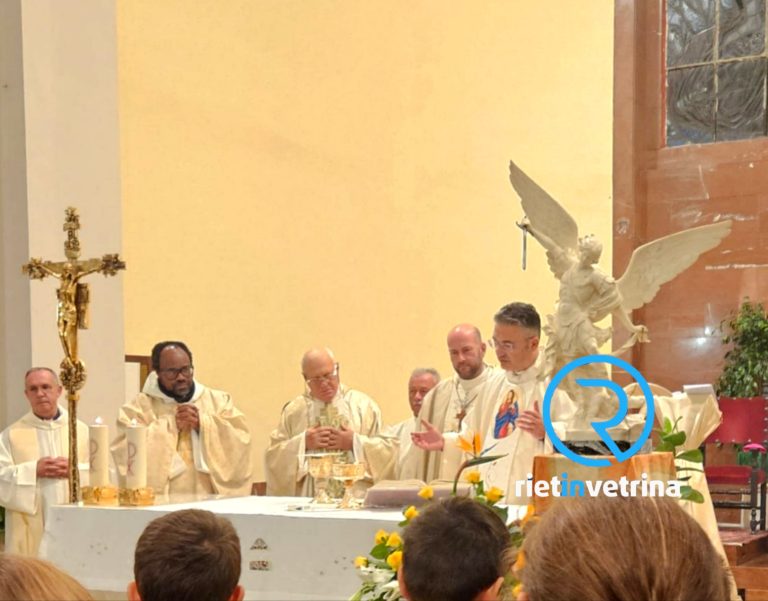 Passaggio di consegne a San Michele Arcangelo, i nuovi parroci sono don Jean-Baptiste Sano e don Maurizio Iorio