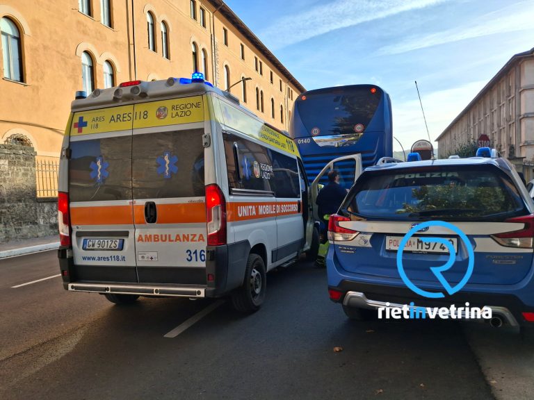 Litigano sul Cotral, per riportare la calma intervengono quattro pattuglie della Polizia di Stato