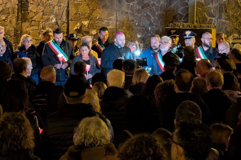 Preghiera del Vescovo di Rieti Piccinonna al termine della fiaccolata silenziosa
