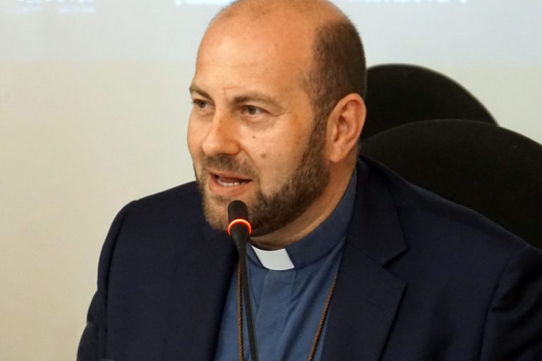 Vescovo Piccinonna: “Pensavamo che la nostra comunità fosse più matura. All’autista deceduto e alla sua famiglia va il pensiero più umano”