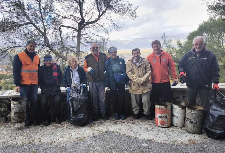 Ripulita la zona verde di Colle San Mauro, con i volontari presente anche l’assessore Fabio Nobili