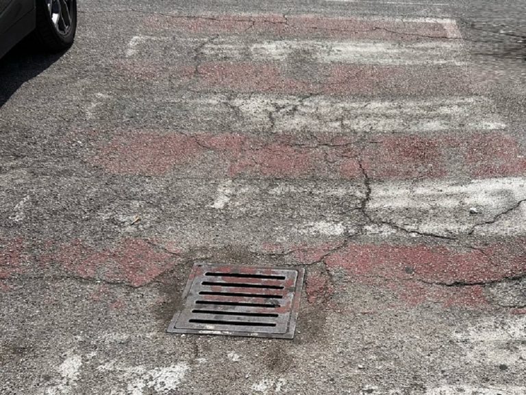 SEI TU IL REPORTER – Mario: “Strisce pedonali di via del Terminillo incrocio via Isonzo ancora invisibili. Potreste ridisegnarle?”