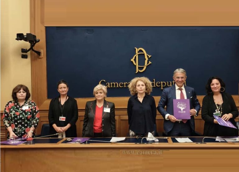 Il Nido di Ana in Parlamento, presentato il progetto pilota sul Lazio: “Il peso del silenzio, Fibromialgia e violenza di genere”