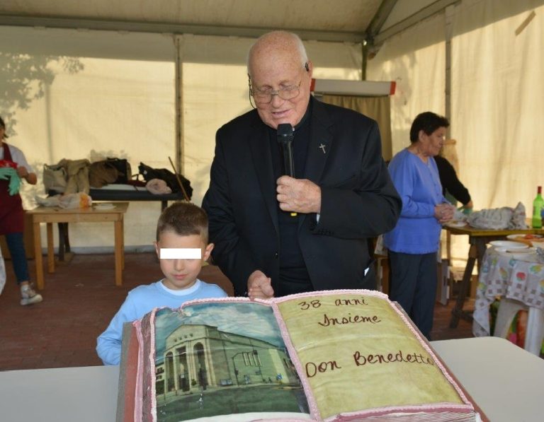 Un saluto commosso quello tributato a don Benedetto Falcetti che va in quiescenza. Sarà cappellano delle suore Piccole Discepole