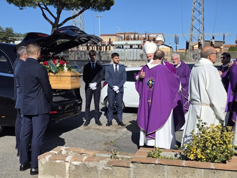 Funerali Marianella, vescovo Piccinonna: “Mi recherò personalmente nella Casa Circondariale per incontrare i presunti autori dell’omicidio”