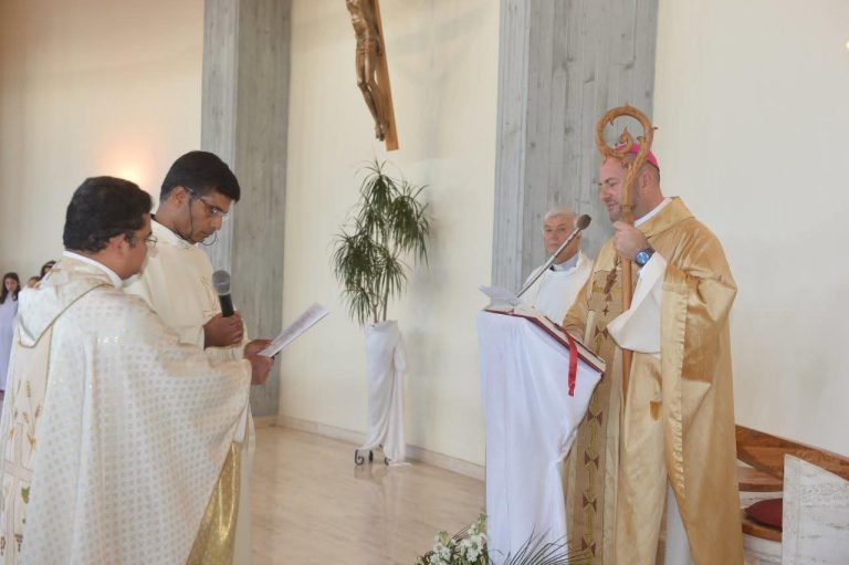 Don Denny Thakidyl e don Giacomo Plackil i nuovi parroci di Vazia. Il loro mandato è iniziato l’1 novembre