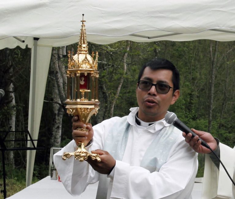 Il Comune di Amatrice esprime soddisfazione per il ritorno di padre Jhon Larry Flores