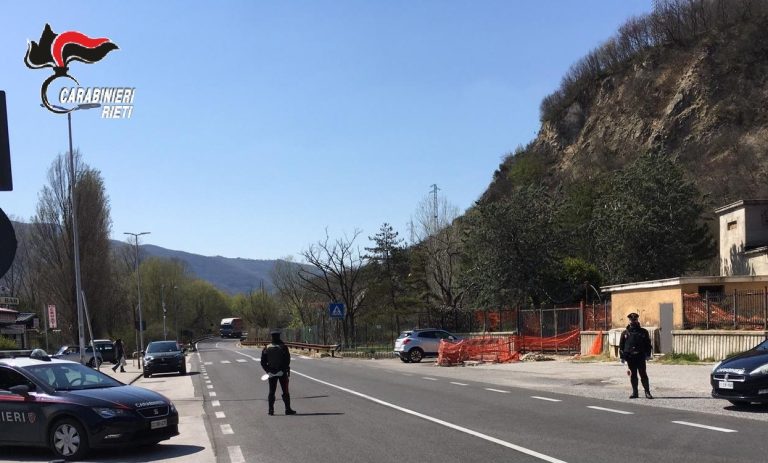 Denunciati due nordafricani: avevano in auto un piede di porco. Uno di loro era privo di documenti